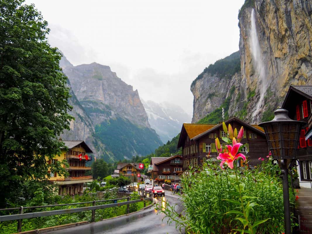 10 MUST-DO THINGS IN LAUTERBRUNNEN - Switzerland | Jonny Melon