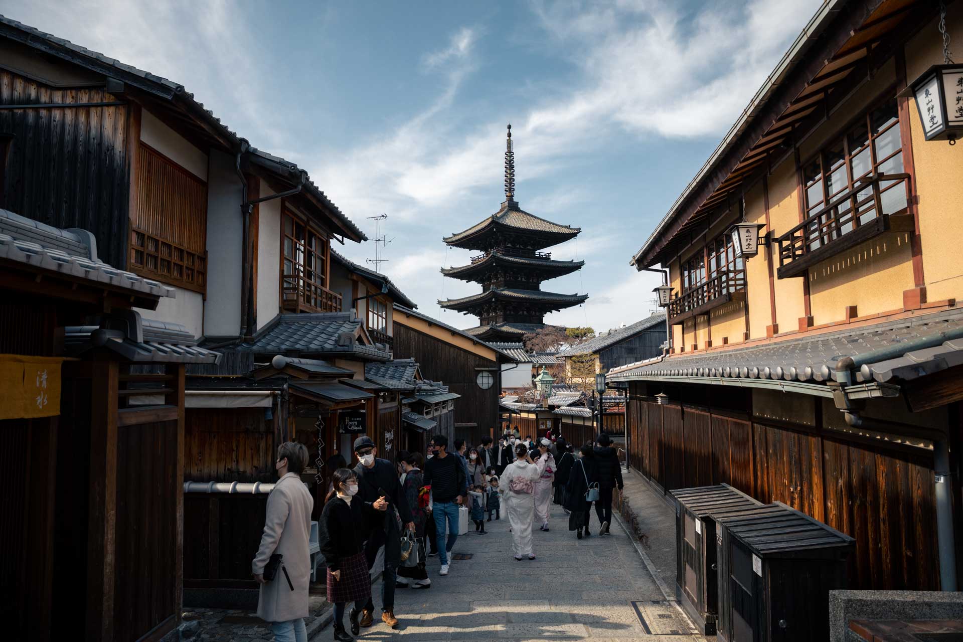Kyoto's picturesque geisha district fights back against over-tourism with  keep-out signs